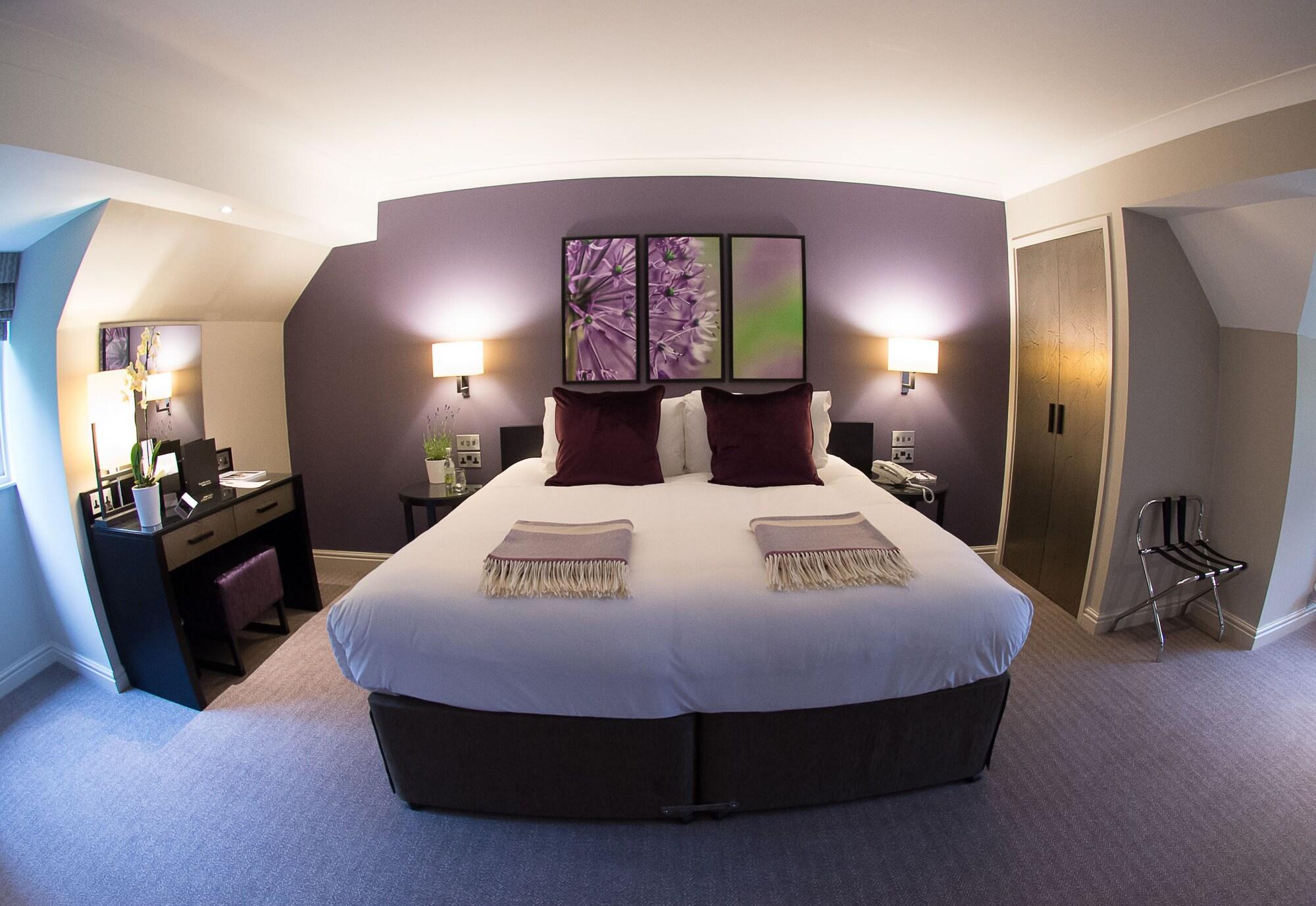 Hogarths Stone Manor 4*