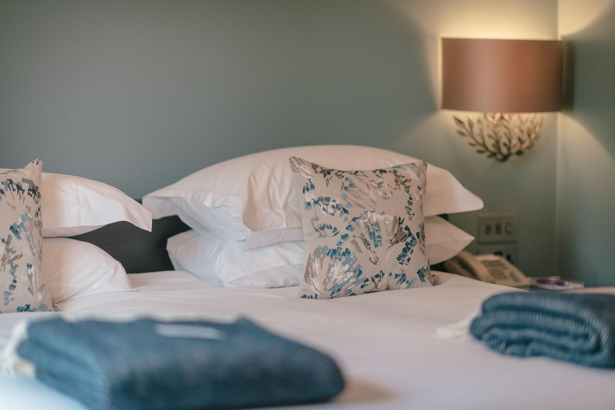 Hogarths Stone Manor Hotel 4*