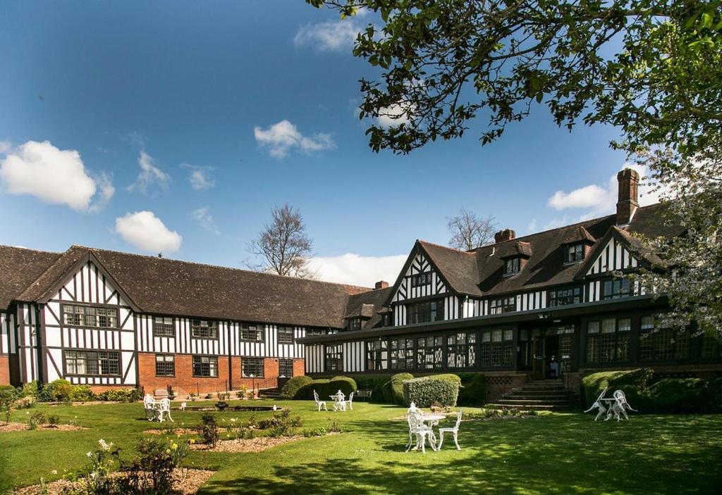 Hogarths Stone Manor Hotel 4*