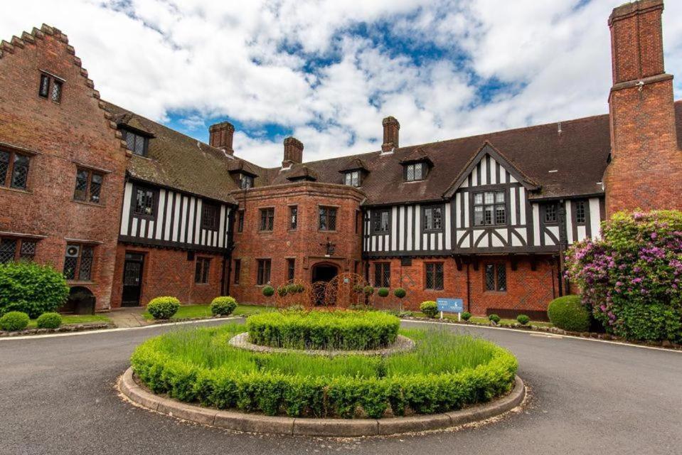 Hogarths Stone Manor 4*